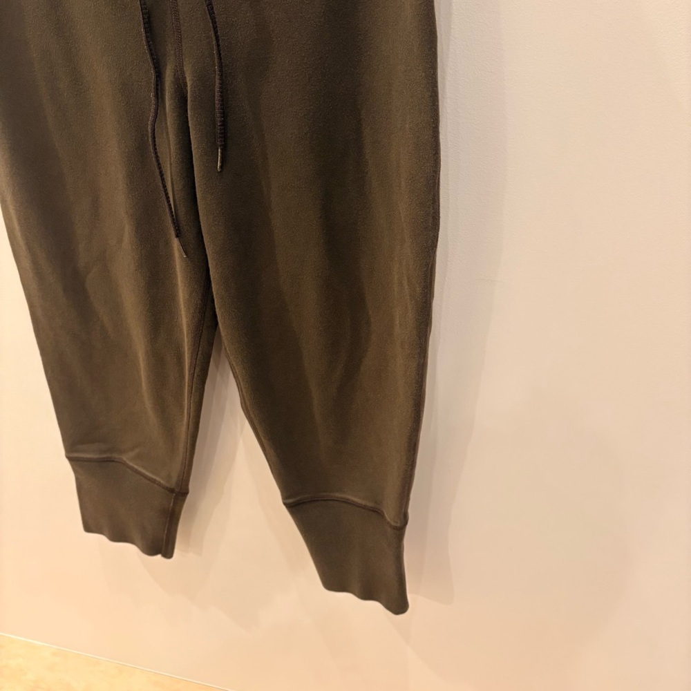 Lululemon Cropped Sweatpants - Picture 5 of 9